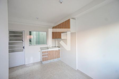 Sala e cozinha de apartamento para alugar com 2 quartos, 42m² em Vila Esperança, São Paulo