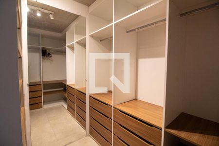 Closet de apartamento para alugar com 1 quarto, 70m² em Jardim das Acácias, São Paulo