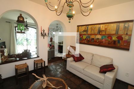 Sala de casa à venda com 5 quartos, 260m² em Vila Carrao, São Paulo