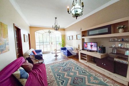 Sala de casa à venda com 3 quartos, 100m² em São Luiz, Belo Horizonte