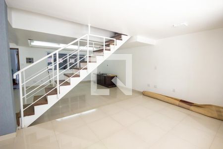 Sala de casa para alugar com 3 quartos, 180m² em Jardim Luanda, São Paulo