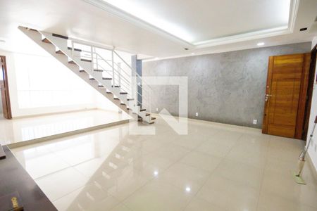 Sala de casa para alugar com 3 quartos, 180m² em Jardim Luanda, São Paulo