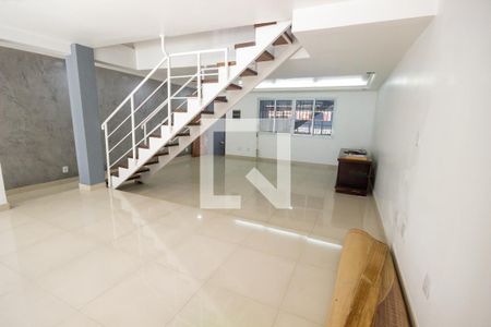 Sala de casa para alugar com 3 quartos, 180m² em Jardim Luanda, São Paulo