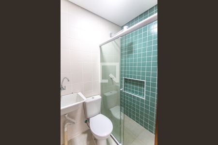 Banheiro social de kitnet/studio para alugar com 1 quarto, 23m² em Vila Florida, São Bernardo do Campo