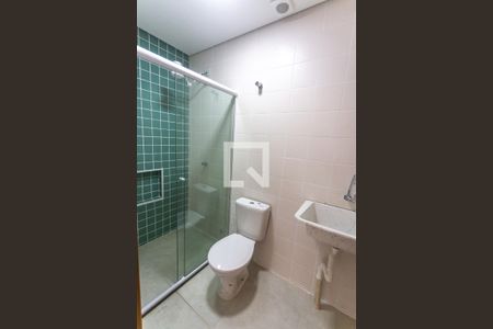 Banheiro social de kitnet/studio para alugar com 1 quarto, 27m² em Vila Florida, São Bernardo do Campo