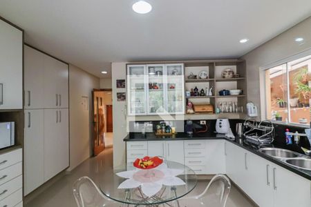 Casa para alugar com 500m², 5 quartos e 5 vagas Casa para alugar com 500m², 5 quartos e 5 vagasCozinha