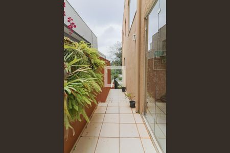 Casa para alugar com 500m², 5 quartos e 5 vagas Casa para alugar com 500m², 5 quartos e 5 vagasCorredor