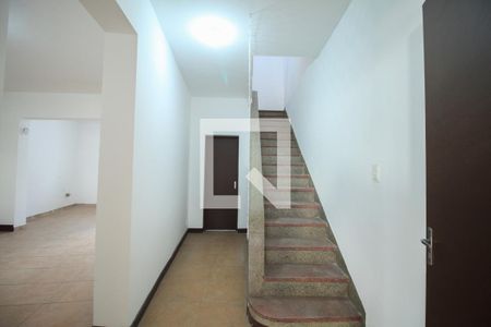 Escada de casa para alugar com 3 quartos, 181m² em Vila Prudente, São Paulo