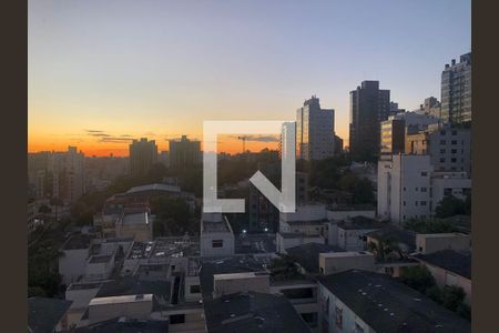 Sala - Vista Por do Sol de apartamento para alugar com 2 quartos, 73m² em Santa Cecília, Porto Alegre