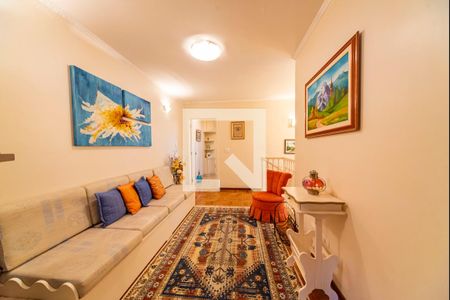 Casa à venda com 400m², 3 quartos e 6 vagas Casa à venda com 400m², 3 quartos e 6 vagasHall da Escada