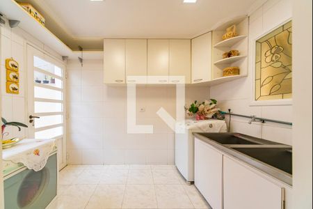 Casa à venda com 400m², 3 quartos e 6 vagas Casa à venda com 400m², 3 quartos e 6 vagasÁrea de Serviço