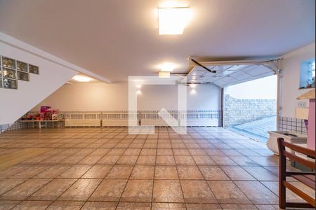 Casa à venda com 400m², 3 quartos e 6 vagas Casa à venda com 400m², 3 quartos e 6 vagasGaragem e Salão