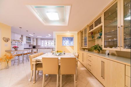 Casa à venda com 400m², 3 quartos e 6 vagas Casa à venda com 400m², 3 quartos e 6 vagasCopa e Cozinha