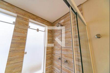 Casa à venda com 400m², 3 quartos e 6 vagas Casa à venda com 400m², 3 quartos e 6 vagasChuveiro