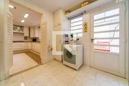 Casa à venda com 400m², 3 quartos e 6 vagas Casa à venda com 400m², 3 quartos e 6 vagasÁrea de Serviço