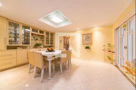 Casa à venda com 400m², 3 quartos e 6 vagas Casa à venda com 400m², 3 quartos e 6 vagasCopa e Cozinha