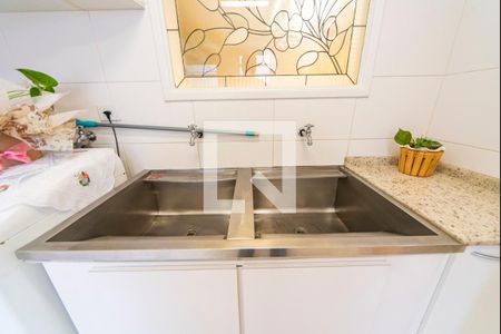 Casa à venda com 400m², 3 quartos e 6 vagas Casa à venda com 400m², 3 quartos e 6 vagasTanques