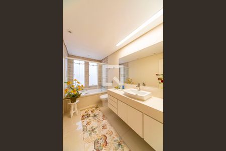 Casa à venda com 400m², 3 quartos e 6 vagas Casa à venda com 400m², 3 quartos e 6 vagasBanheiro do Quarto 3