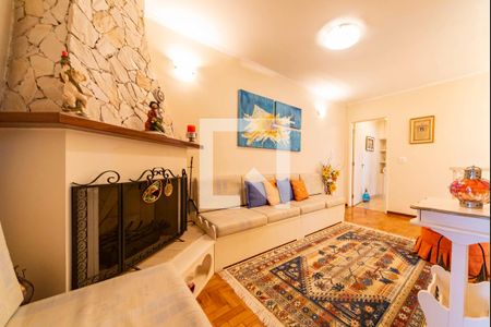 Casa à venda com 400m², 3 quartos e 6 vagas Casa à venda com 400m², 3 quartos e 6 vagasLareira do Hall da Escada