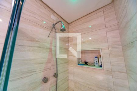 Casa à venda com 400m², 3 quartos e 6 vagas Casa à venda com 400m², 3 quartos e 6 vagasChuveiro