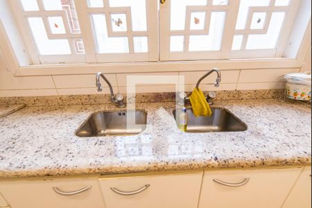 Casa à venda com 400m², 3 quartos e 6 vagas Casa à venda com 400m², 3 quartos e 6 vagasPias