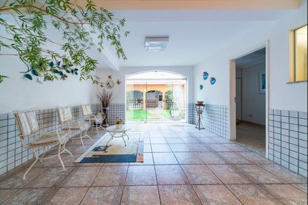 Casa à venda com 400m², 3 quartos e 6 vagas Casa à venda com 400m², 3 quartos e 6 vagasGaragem e Salão