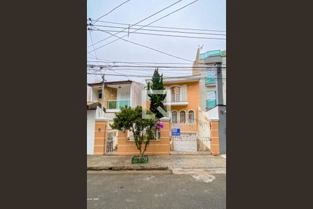 Casa à venda com 400m², 3 quartos e 6 vagas Casa à venda com 400m², 3 quartos e 6 vagasFachada