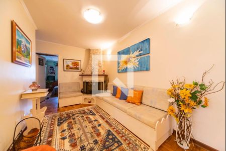 Casa à venda com 400m², 3 quartos e 6 vagas Casa à venda com 400m², 3 quartos e 6 vagasHall da Escada