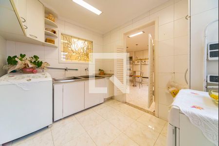 Casa à venda com 400m², 3 quartos e 6 vagas Casa à venda com 400m², 3 quartos e 6 vagasÁrea de Serviço