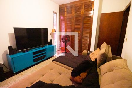 Sala de TV de casa para alugar com 3 quartos, 390m² em Jardim Viana, São Paulo