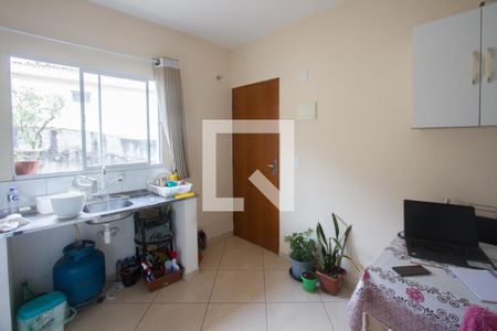 Cozinha de casa para alugar com 1 quarto, 25m² em Jardim Monte Azul, São Paulo