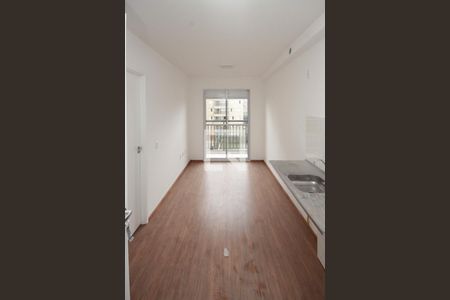 Sala/Cozinha de apartamento à venda com 1 quarto, 28m² em Vila Tolstoi, São Paulo