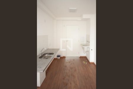 Sala/Cozinha de apartamento à venda com 1 quarto, 28m² em Vila Tolstoi, São Paulo