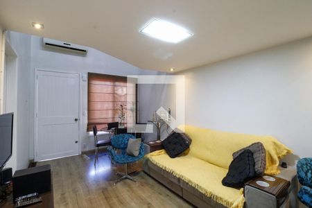 Sala de casa de condomínio à venda com 3 quartos, 80m² em Rio Branco, Canoas