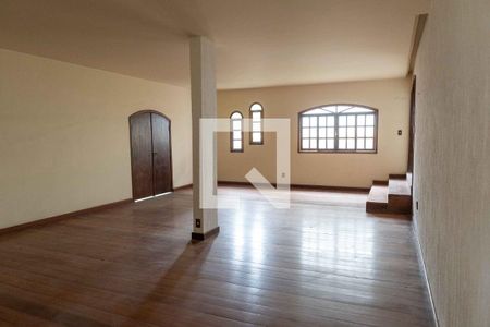 Sala de casa de condomínio para alugar com 5 quartos, 539m² em Badu, Niterói