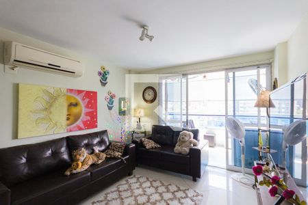 Sala 1 de apartamento para alugar com 4 quartos, 218m² em Freguesia (jacarepaguá), Rio de Janeiro