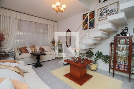 Sala de casa à venda com 5 quartos, 120m² em Vila Romana, São Paulo