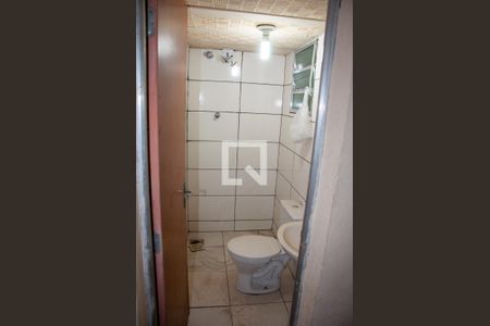 Banheiro de casa para alugar com 2 quartos, 40m² em São Mateus, Contagem