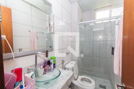 Banheiro de apartamento à venda com 2 quartos, 61m² em Novo Riacho, Contagem