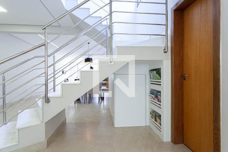 Sala  de casa à venda com 4 quartos, 240m² em Heliópolis, Belo Horizonte