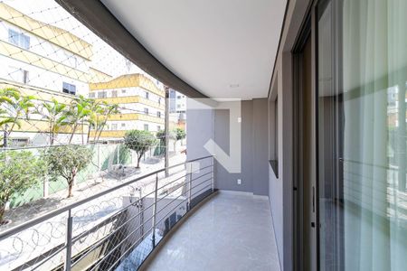 Varanda da sala  de casa à venda com 4 quartos, 240m² em Heliópolis, Belo Horizonte