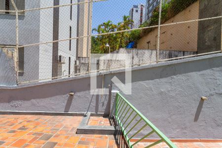 Apartamento à venda com 120m², 4 quartos e 2 vagas Apartamento à venda com 120m², 4 quartos e 2 vagasChuveiro da Área da Piscina