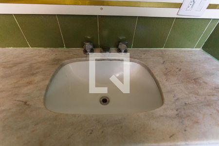 Apartamento à venda com 120m², 4 quartos e 2 vagas Apartamento à venda com 120m², 4 quartos e 2 vagasPia do Banheiro da Suíte