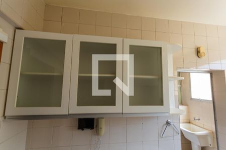 Apartamento à venda com 120m², 4 quartos e 2 vagas Apartamento à venda com 120m², 4 quartos e 2 vagasArmário da Cozinha