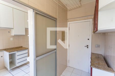 Apartamento à venda com 120m², 4 quartos e 2 vagas Apartamento à venda com 120m², 4 quartos e 2 vagasÁrea de Serviço