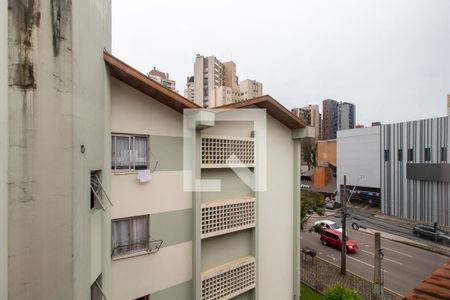 Vista da Sala de apartamento para alugar com 3 quartos, 70m² em Vila Izabel, Curitiba