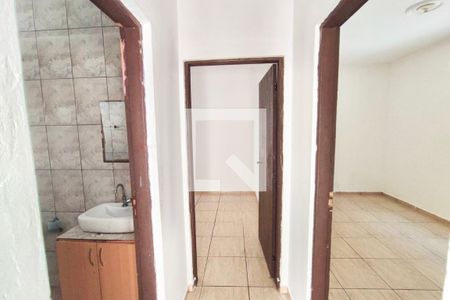 Corredor de casa para alugar com 2 quartos, 44m² em Jardim Santa Lúcia, Campinas