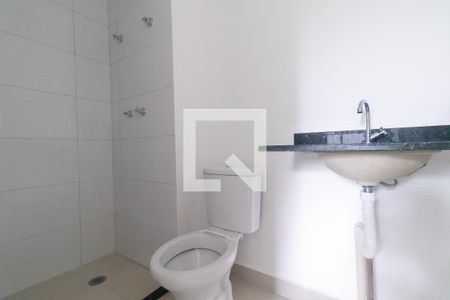 Banheiro de kitnet/studio para alugar com 1 quarto, 24m² em Pinheiros, São Paulo