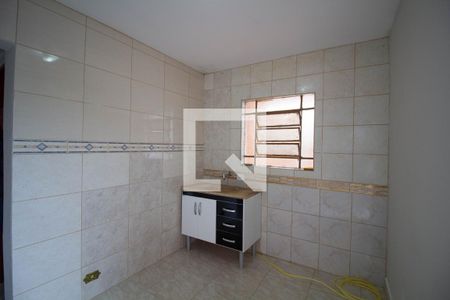 Cozinha de casa para alugar com 1 quarto, 50m² em Vila Carmosina, São Paulo