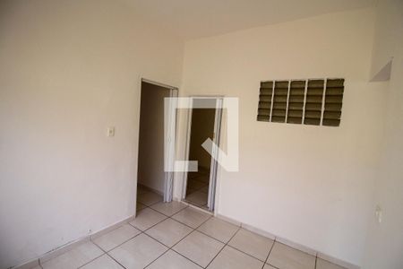 Sala de Estar de casa para alugar com 2 quartos, 150m² em Vila Carrao, São Paulo